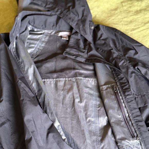 Eddie Bauer WeatherEdge Women's Rain Jacket-- Size Small - Picture 1 of 4